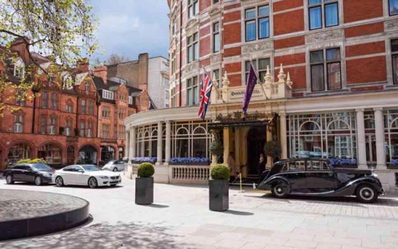 The wide streets of Mayfair are lined with Michelin-starred restaurants, luxury boutiques and prestigious hotels. Browse the world-renowned auction houses of Sotheby's and Christie's, and enjoy afternoon tea at The Connaught or Claridge's, just around the corner from No.1 Grosvenor Square.
